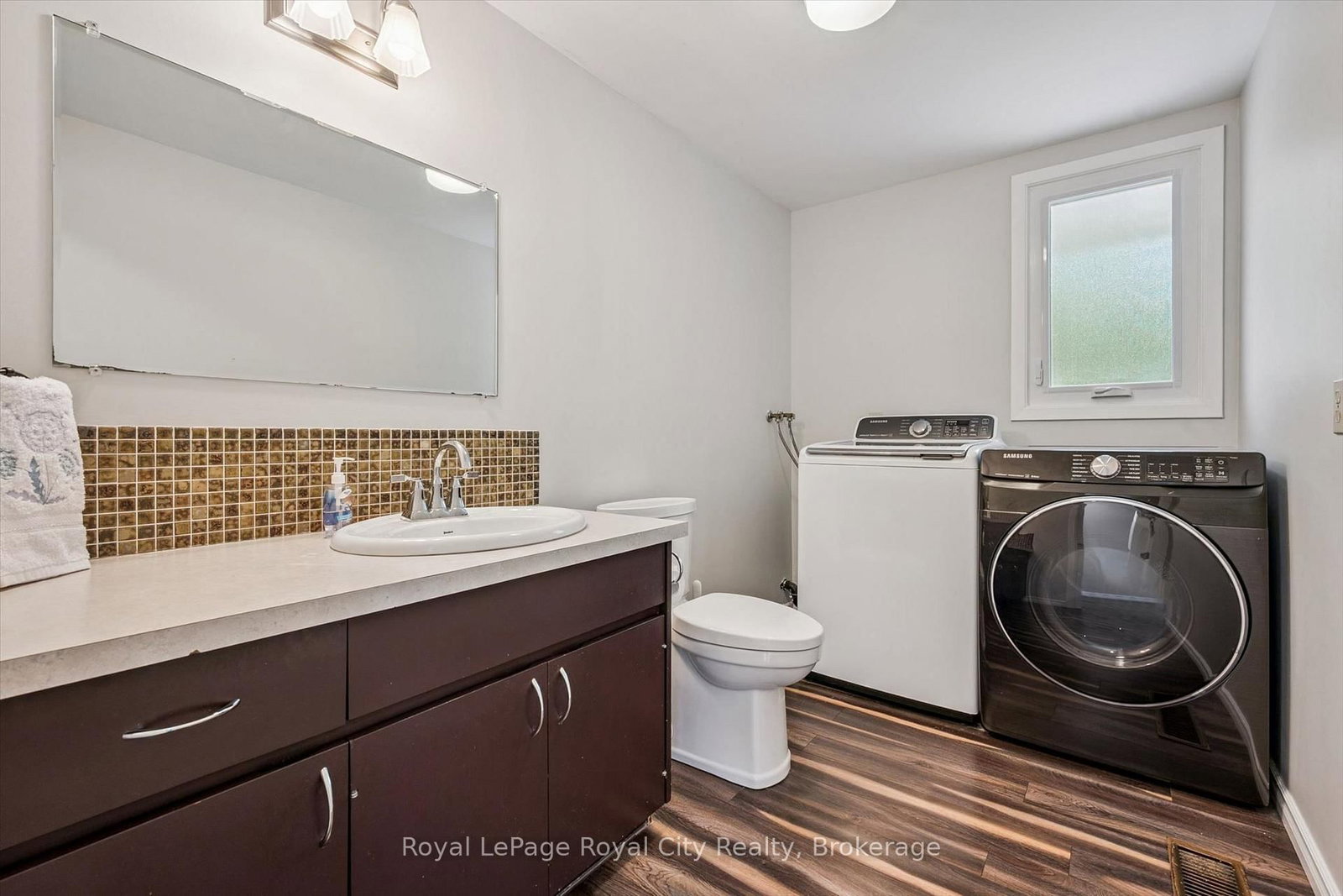 8 Berkley Place • Guelph, ON photo 12