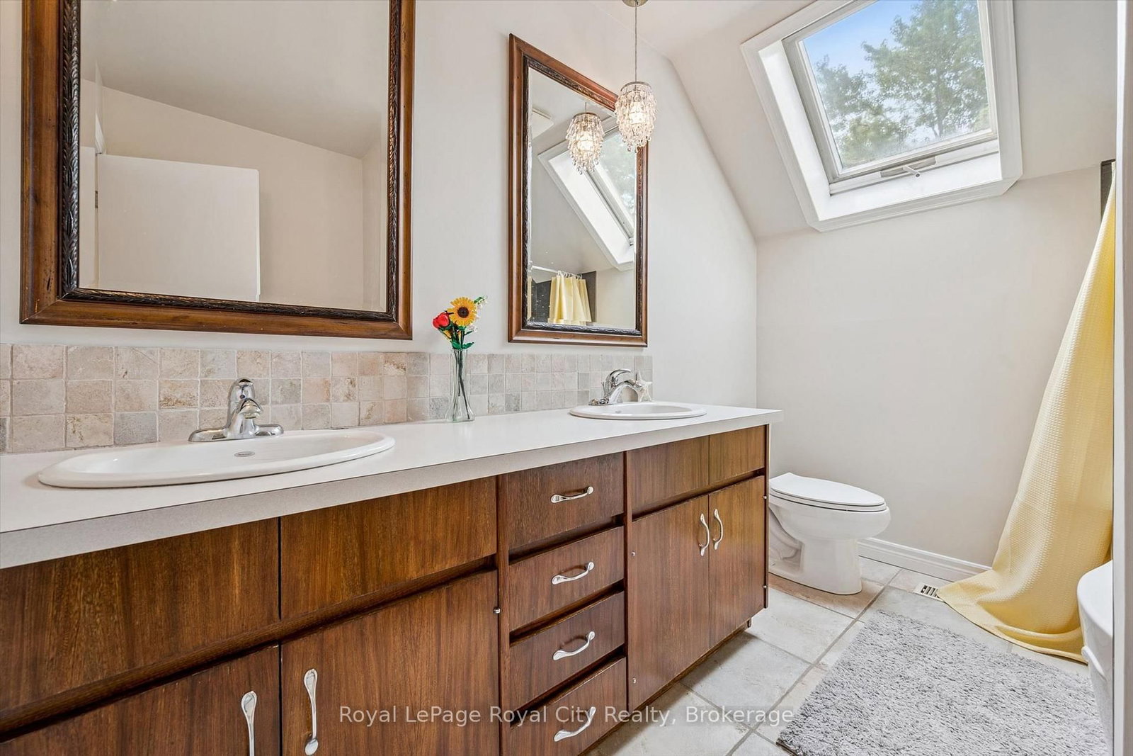 8 Berkley Place • Guelph, ON photo 18