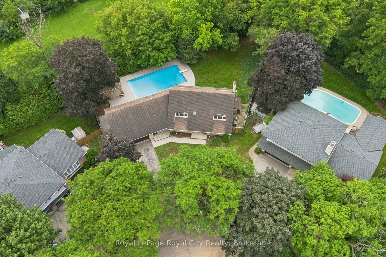 8 Berkley Place • Guelph, ON photo 2