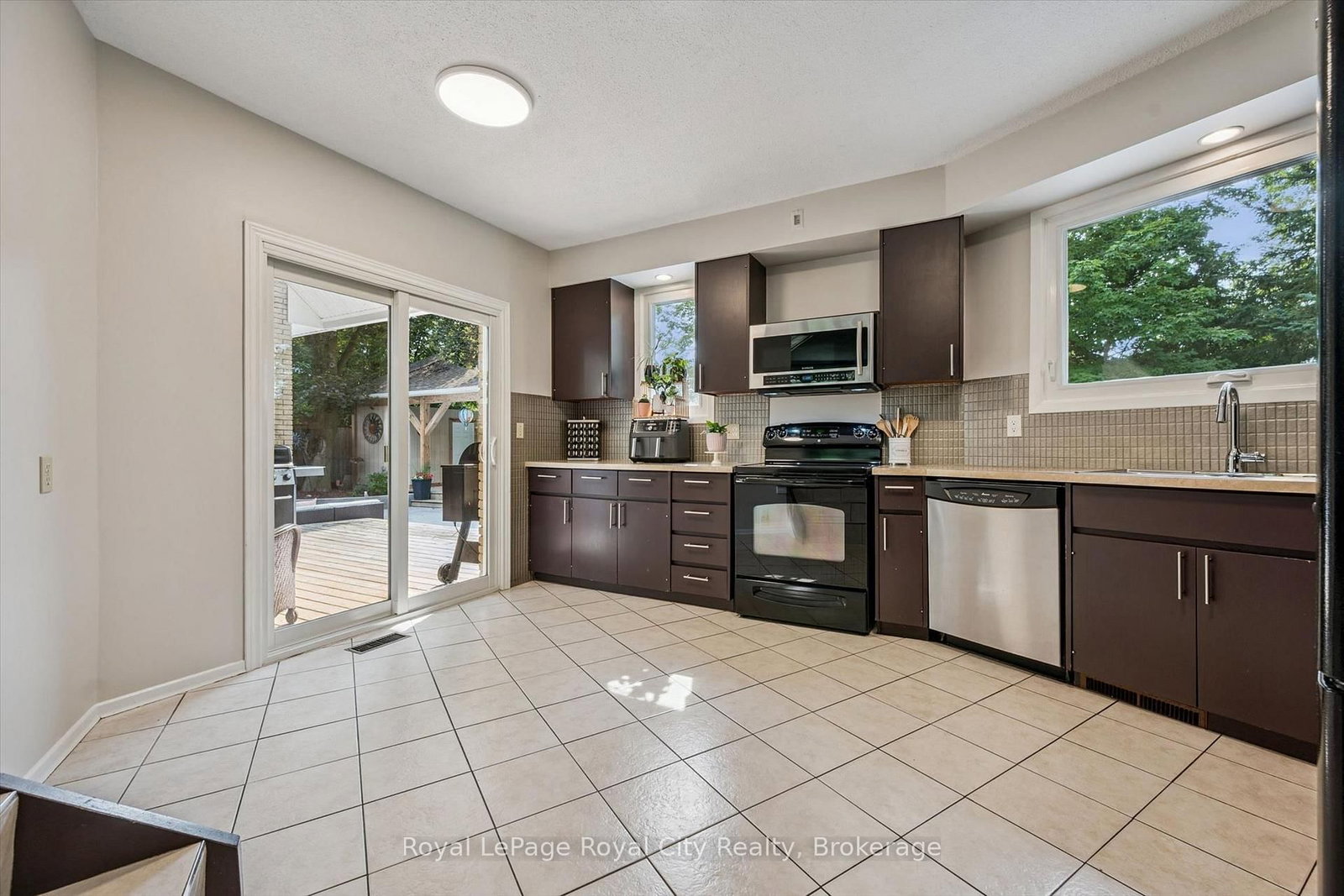 8 Berkley Place • Guelph, ON photo 8