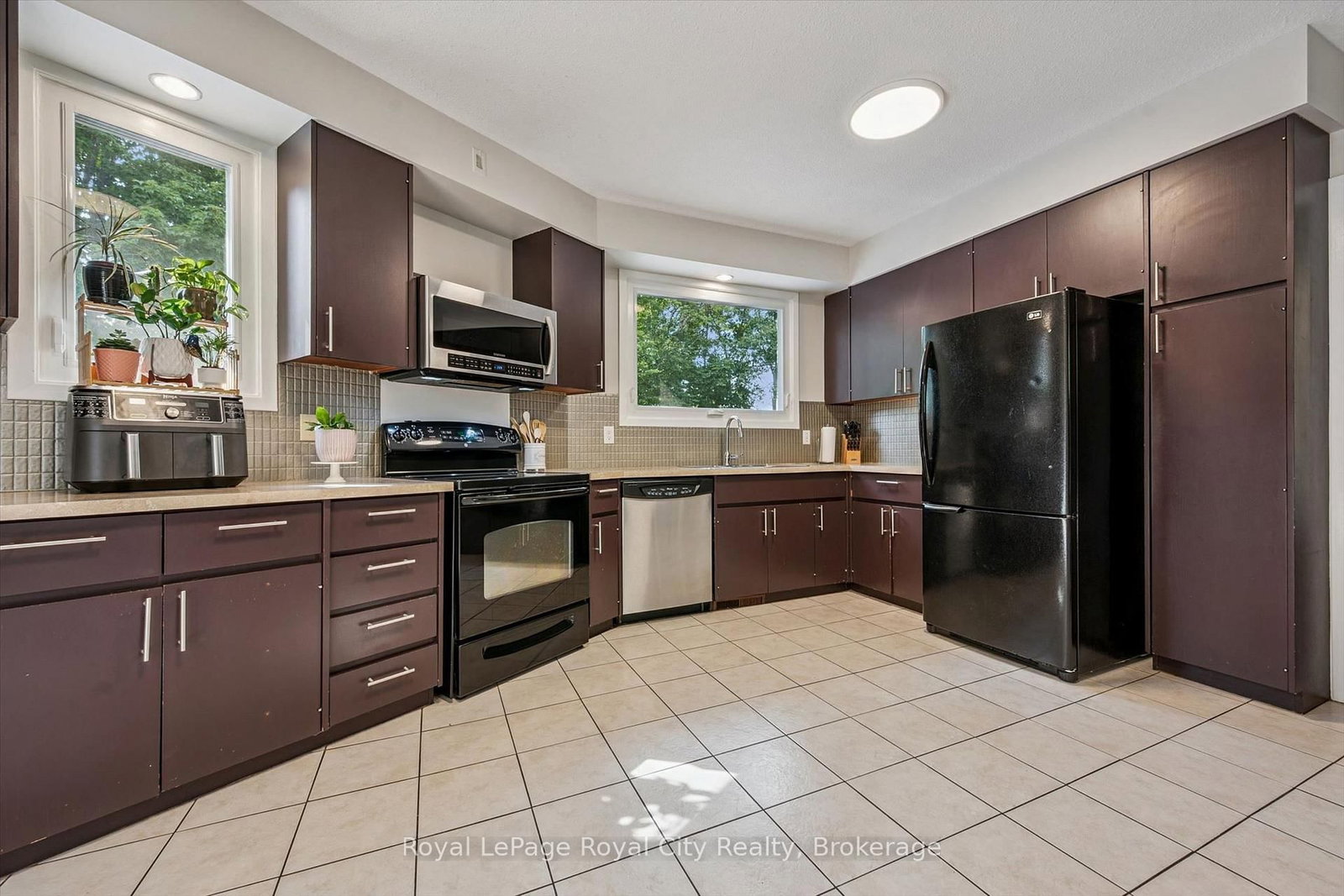 8 Berkley Place • Guelph, ON photo 9