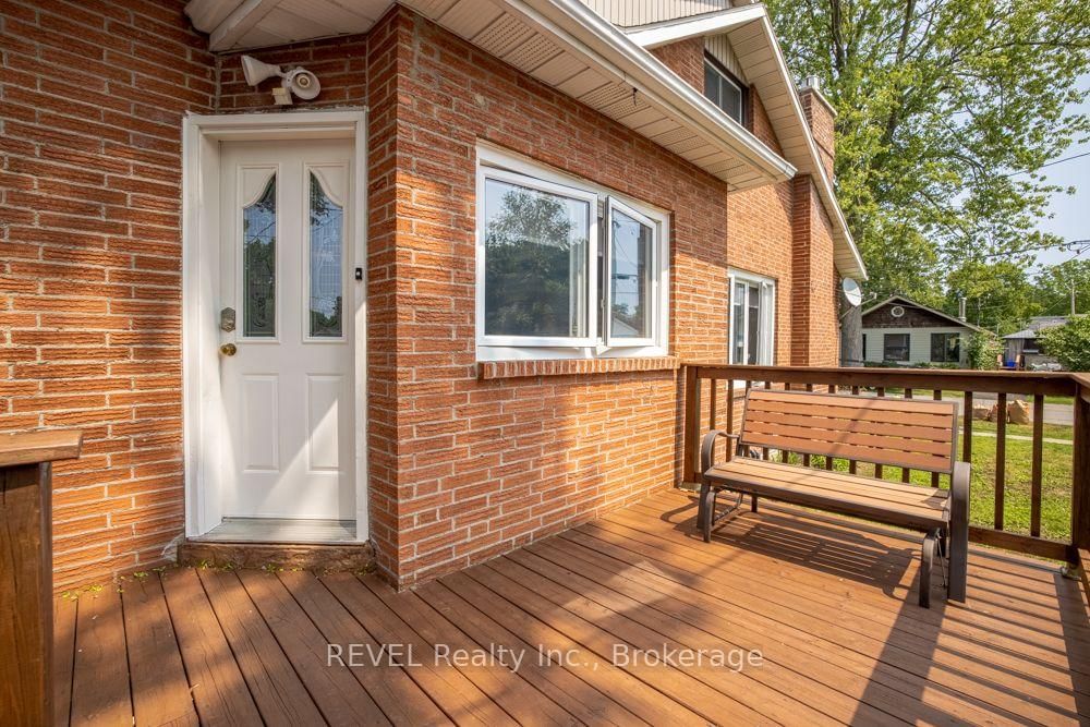 353 Oakwood Avenue • Fort Erie, ON photo 2