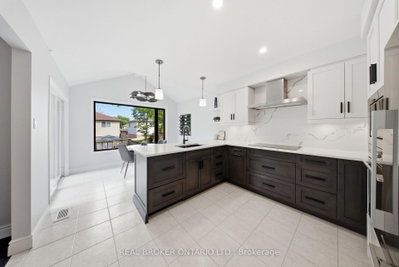 19 Boulder Crescent • Guelph, ON photo 5