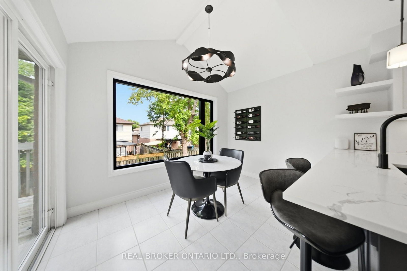 19 Boulder Crescent • Guelph, ON photo 9