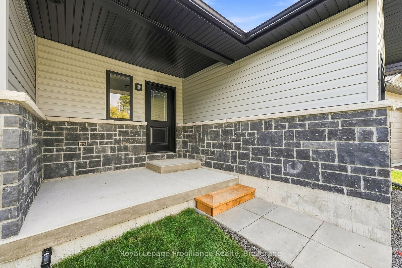 208 Homewood Avenue • Trent Hills, ON photo 6