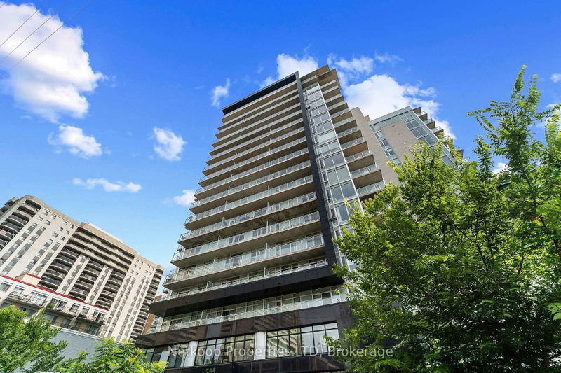 402 - 255 Bay Street