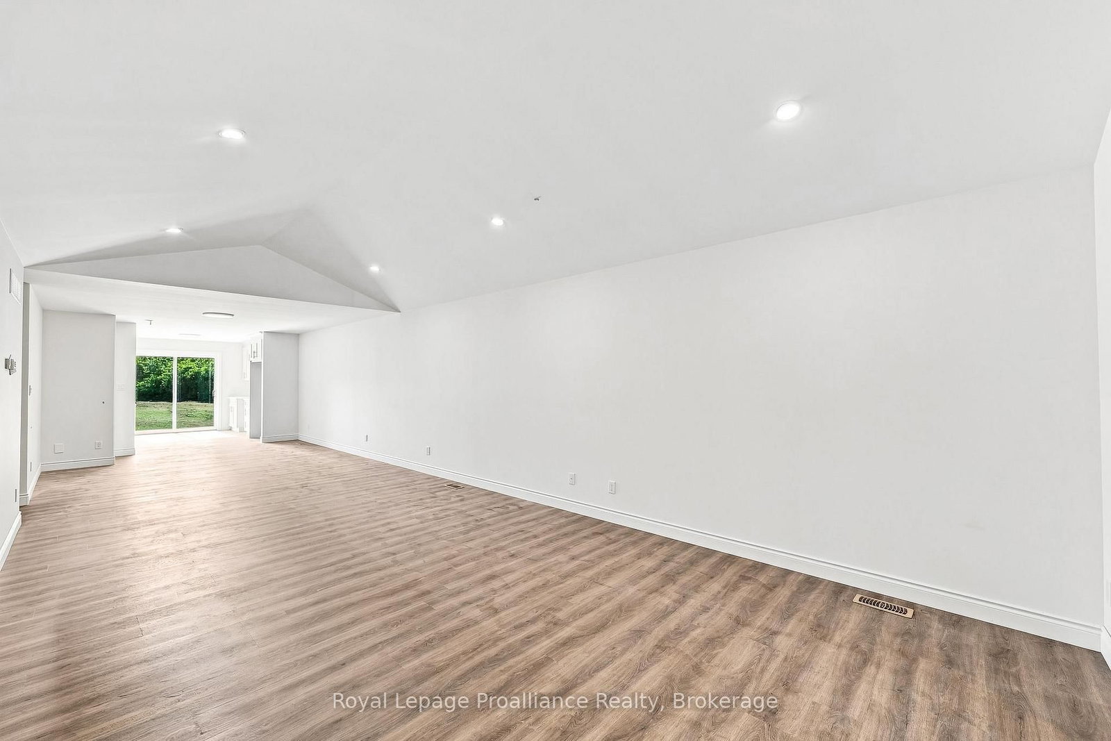 206 Homewood Avenue • Trent Hills, ON photo 13