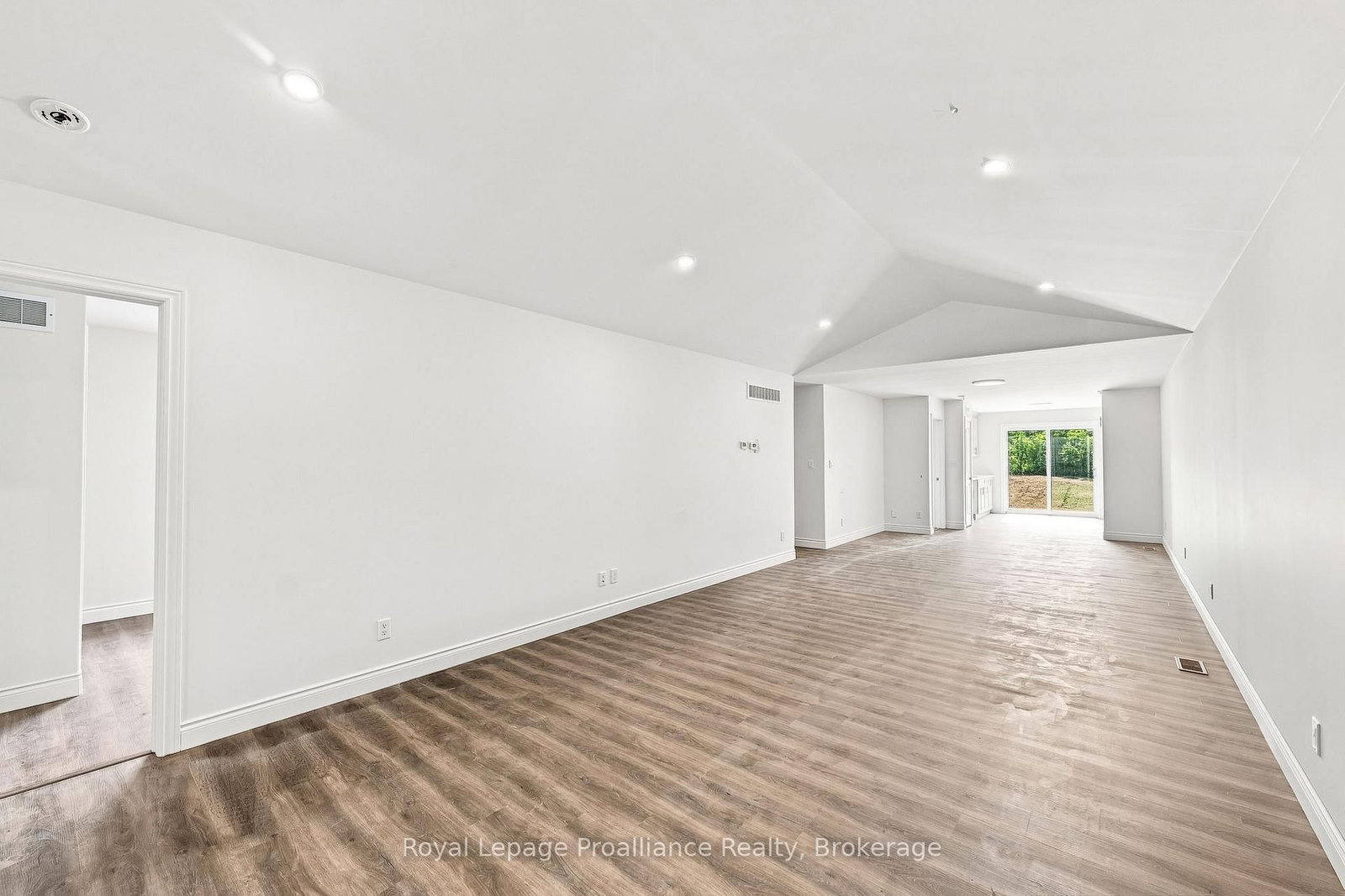 206 Homewood Avenue • Trent Hills, ON photo 14