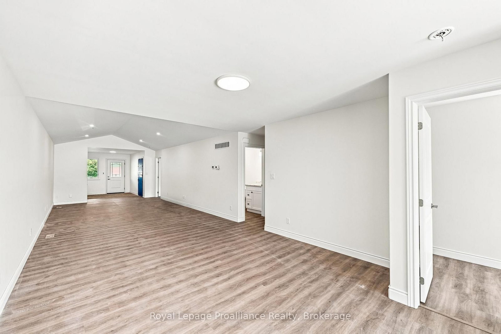 206 Homewood Avenue • Trent Hills, ON photo 15