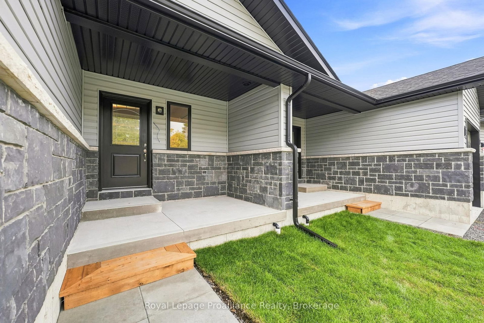 206 Homewood Avenue • Trent Hills, ON photo 4
