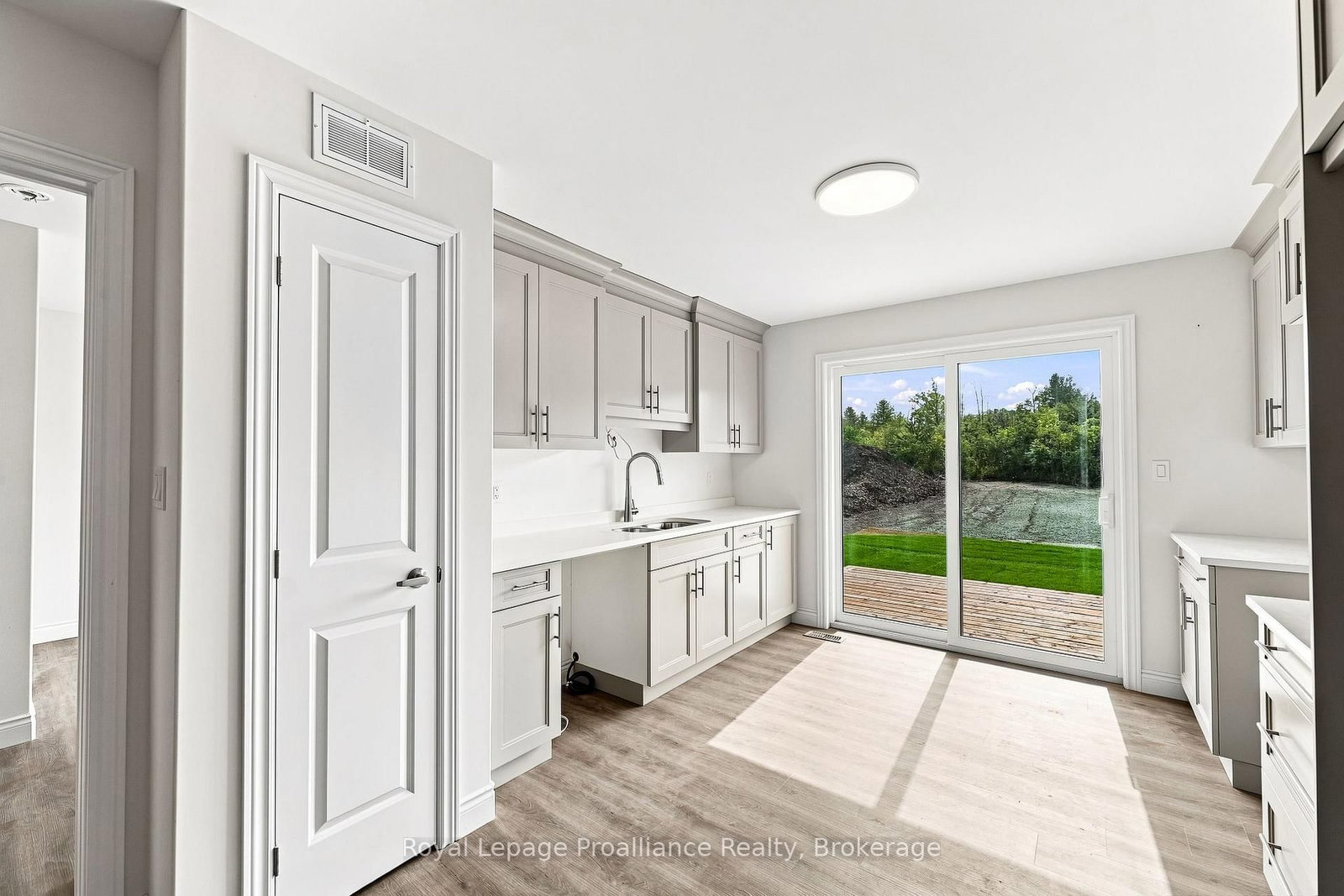 206 Homewood Avenue • Trent Hills, ON photo 6