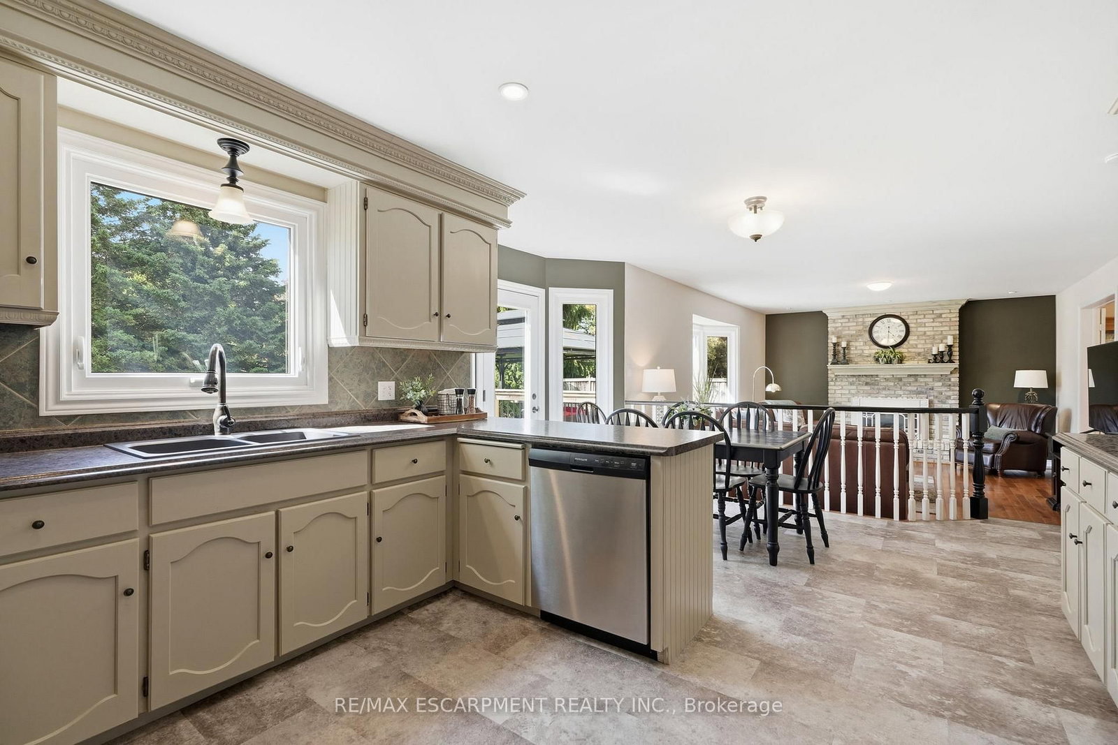 1 Meander Close • Hamilton, ON photo 23