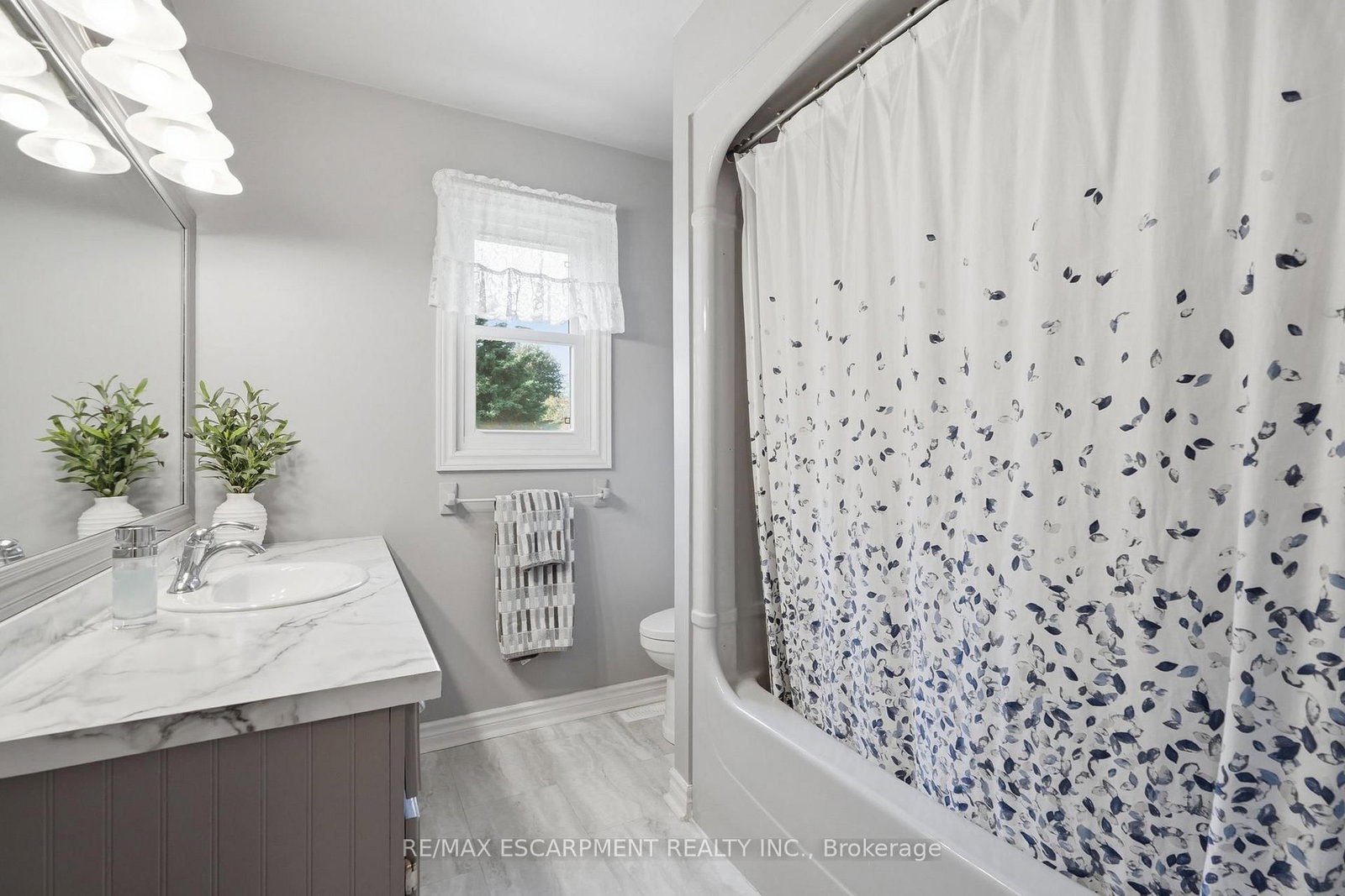 1 Meander Close • Hamilton, ON photo 36