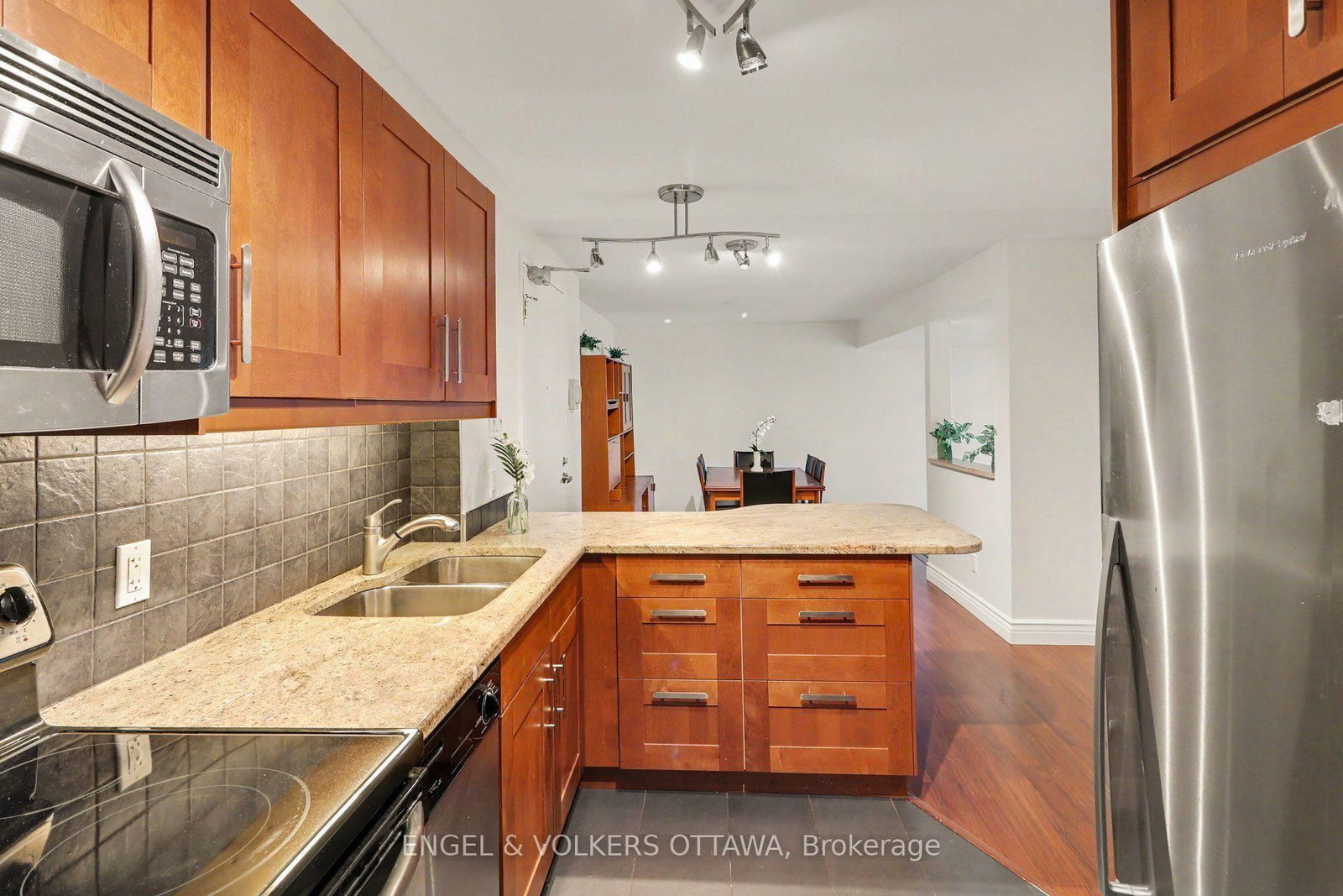 415 Greenview Avenue • #1702 • Ottawa, ON photo 10