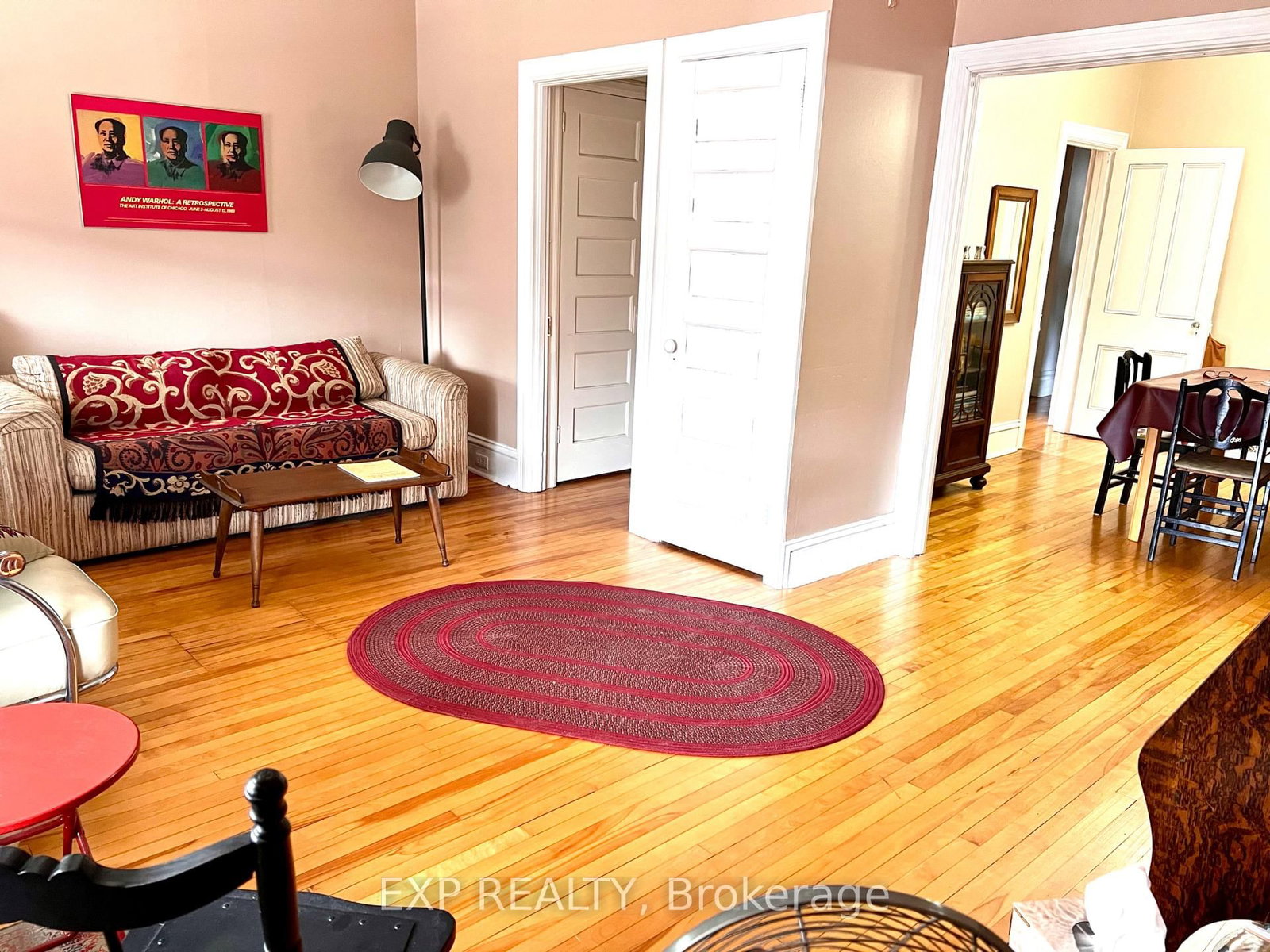 Listing Image 4