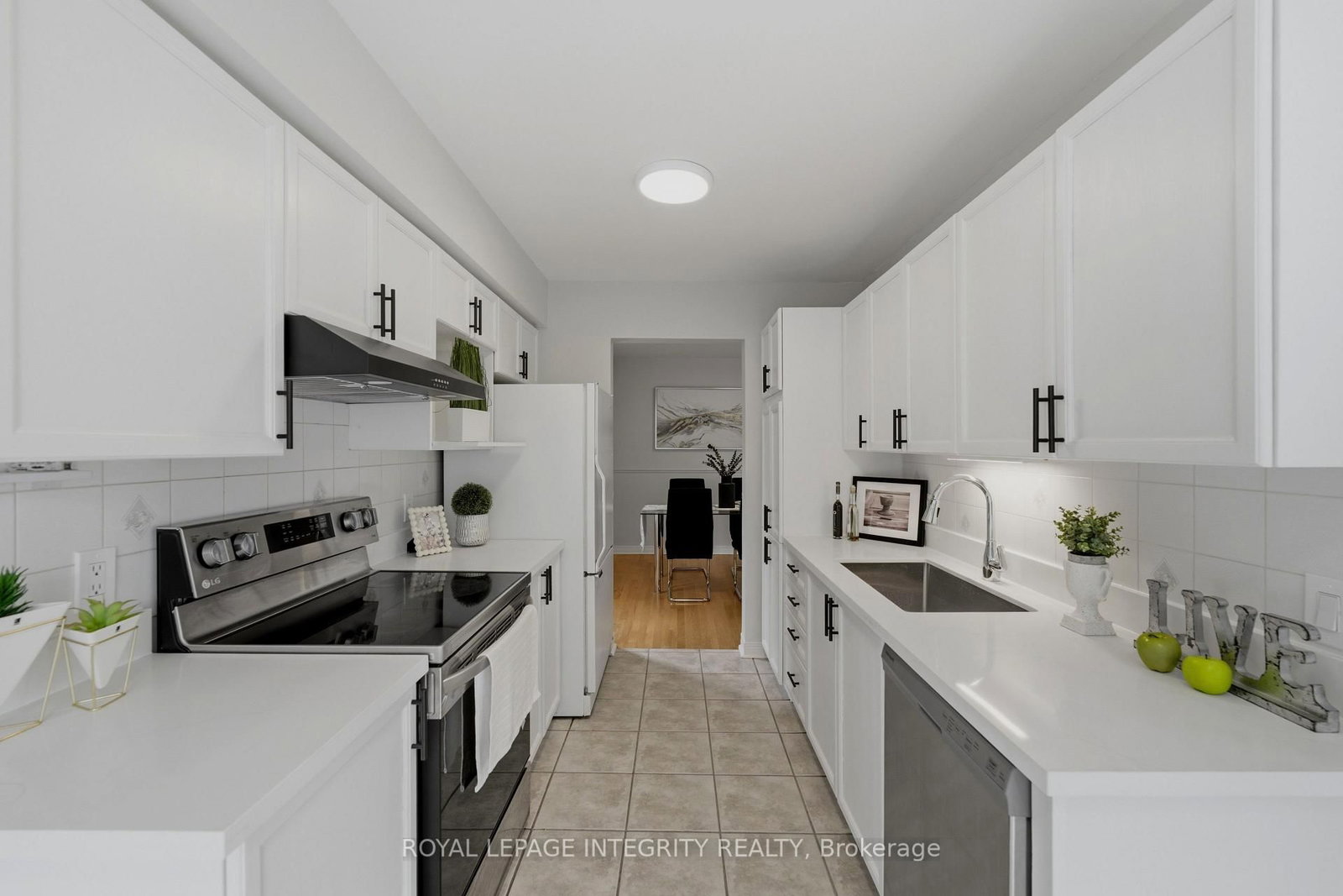 20 Redding Way • Ottawa, ON photo 8