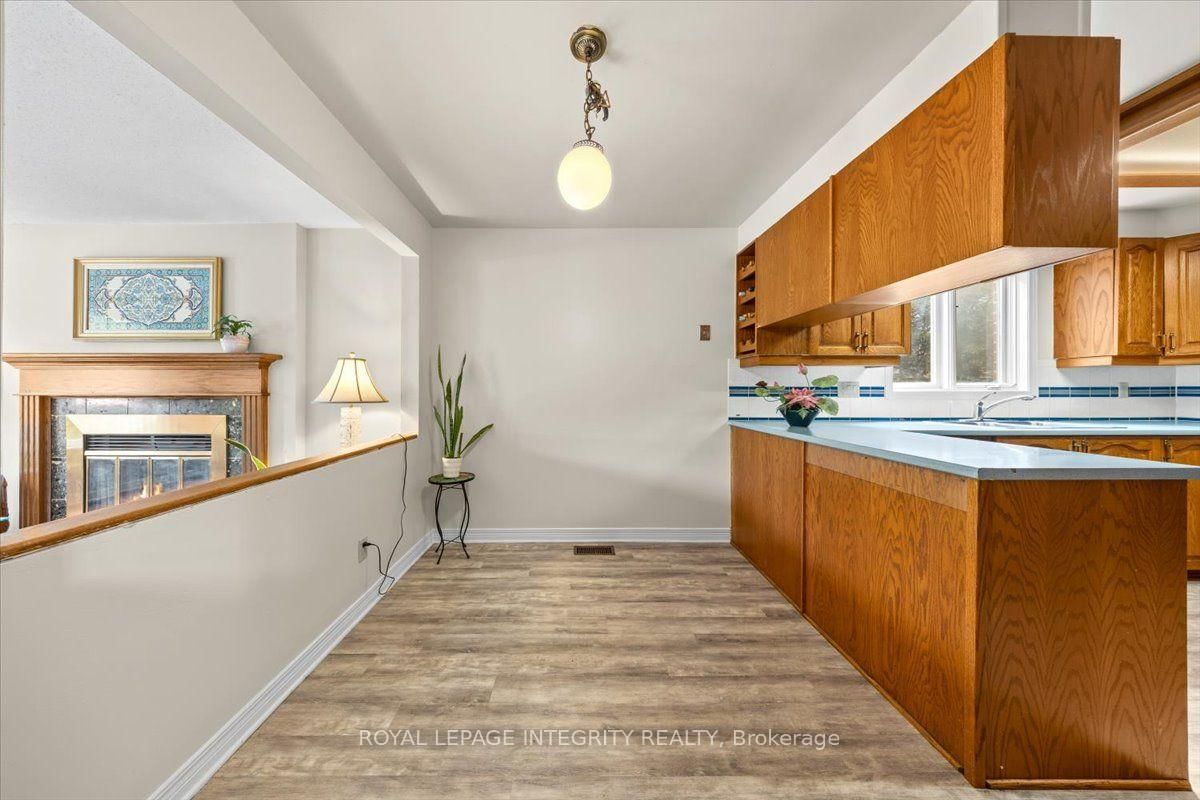 1 Strathbury Street • Ottawa, ON photo 10