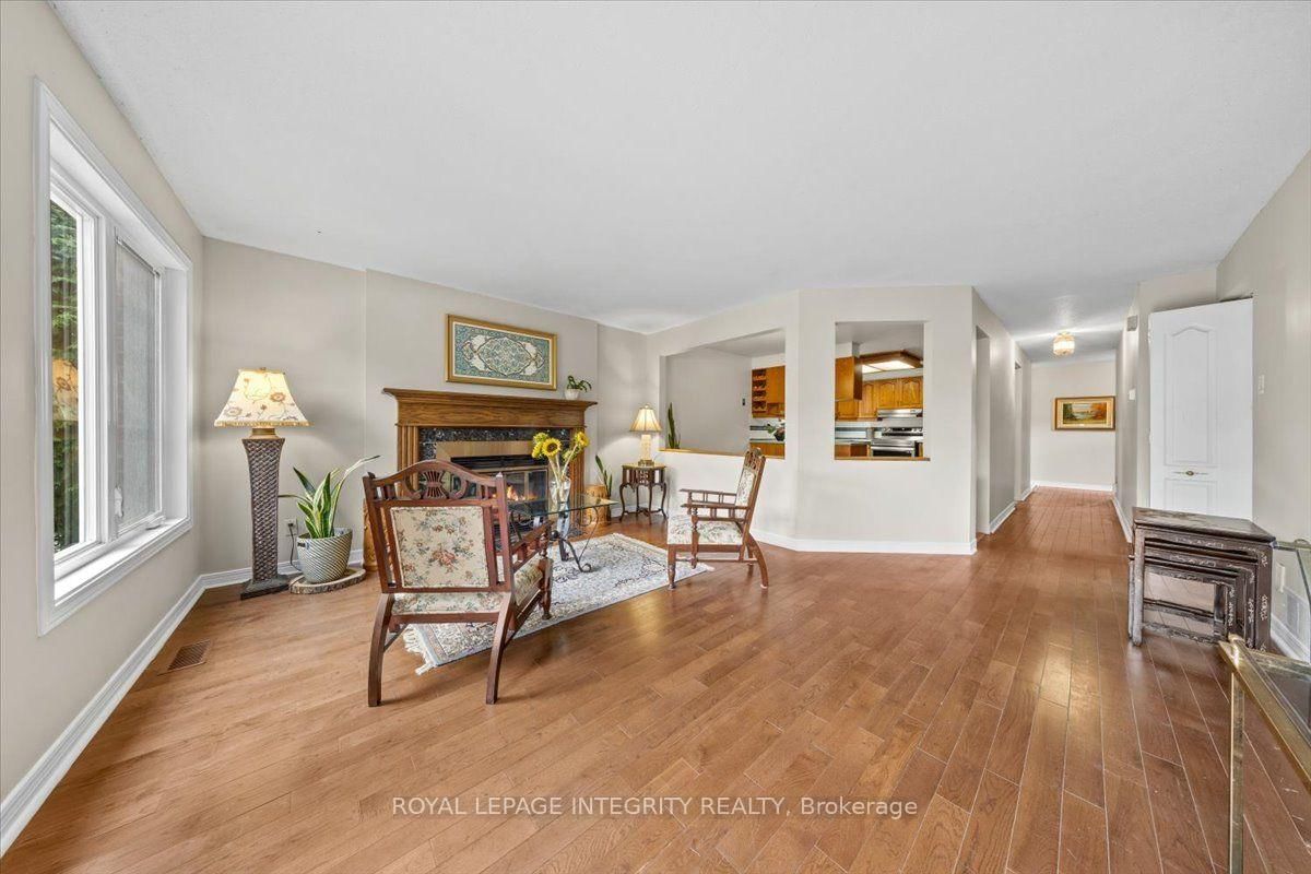 1 Strathbury Street • Ottawa, ON photo 12