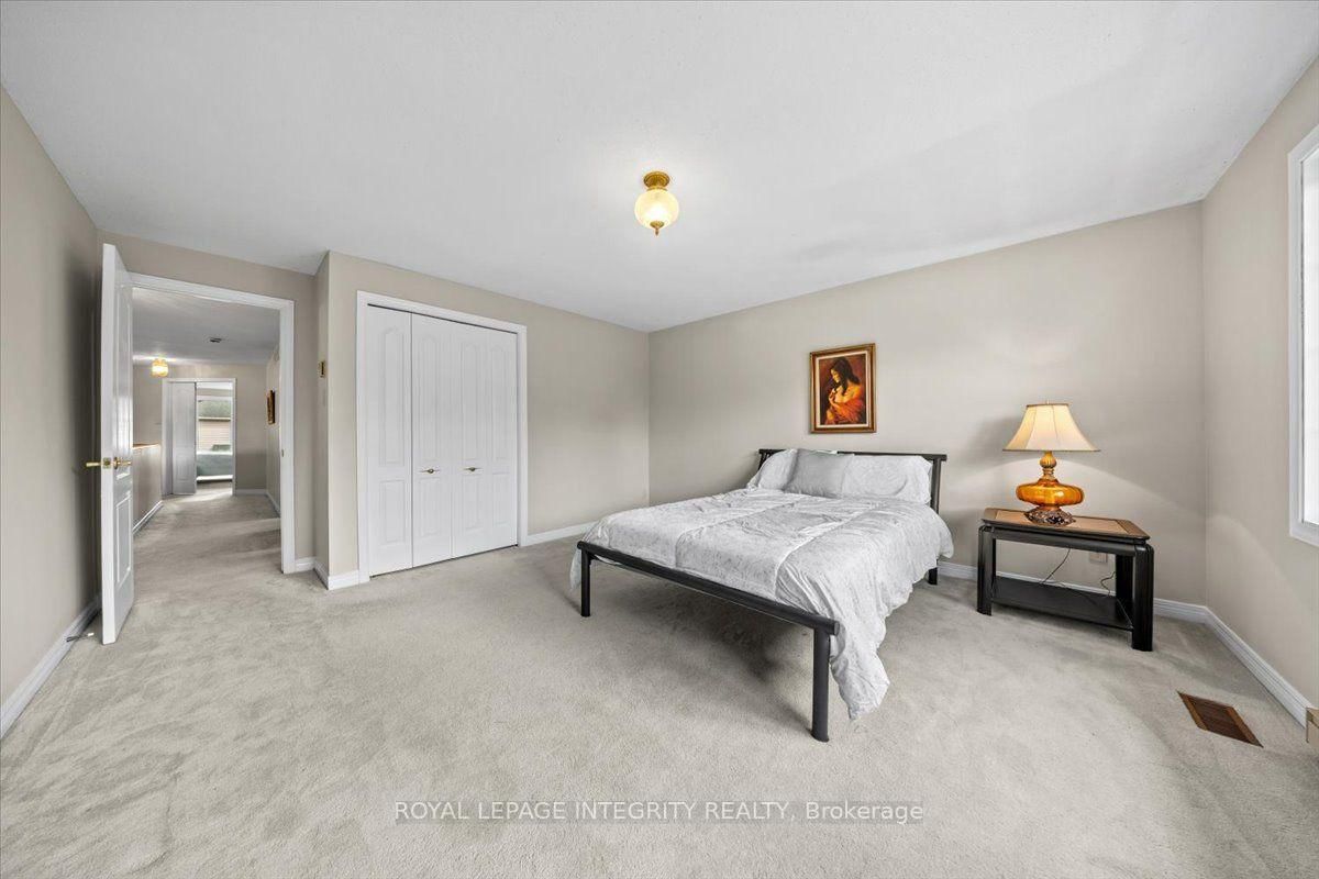 1 Strathbury Street • Ottawa, ON photo 25