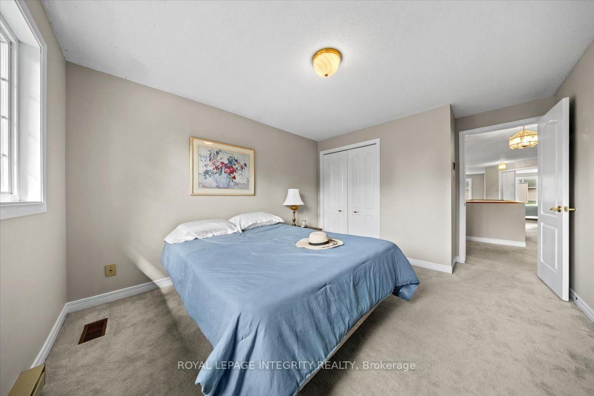 1 Strathbury Street • Ottawa, ON photo 27