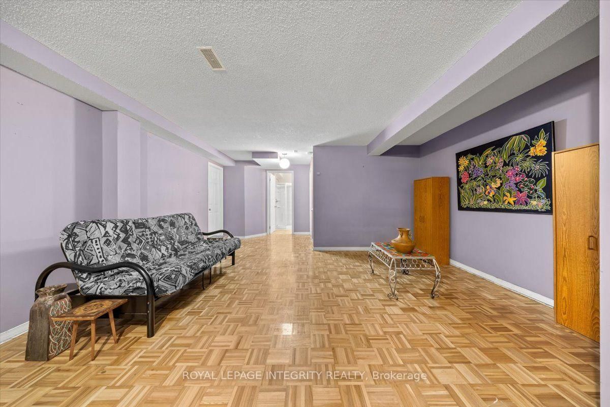 1 Strathbury Street • Ottawa, ON photo 32