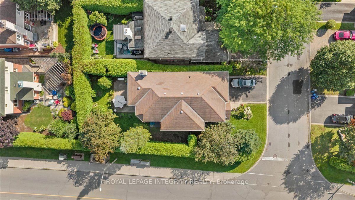 1 Strathbury Street • Ottawa, ON photo 39