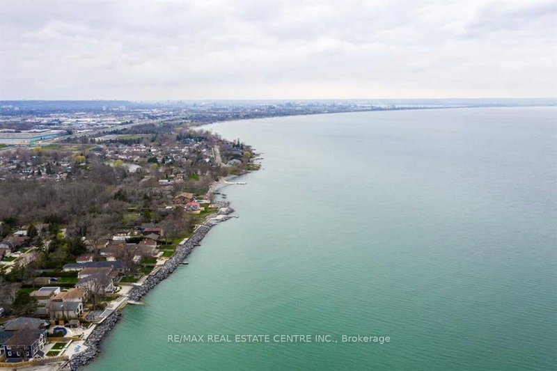 7 Waterview Drive