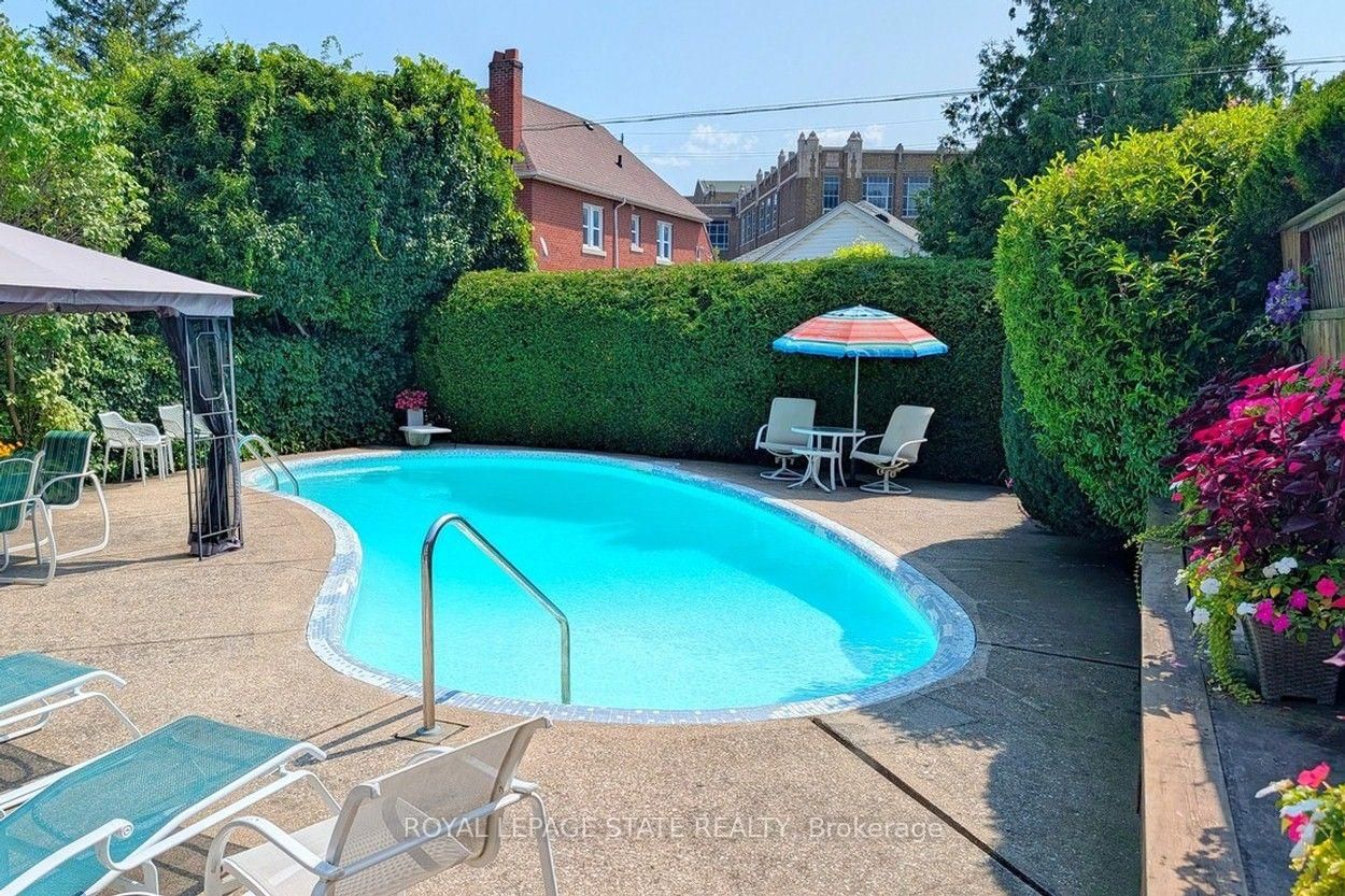 107 Bond Street S • Hamilton, ON photo 38