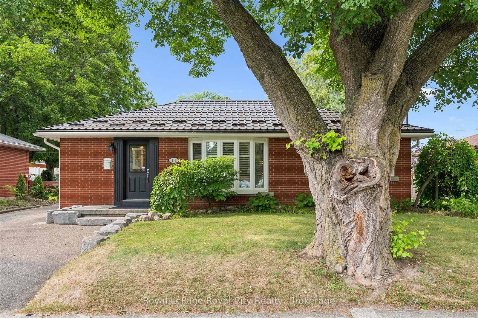 10 Sumac Place • Guelph, ON photo 3