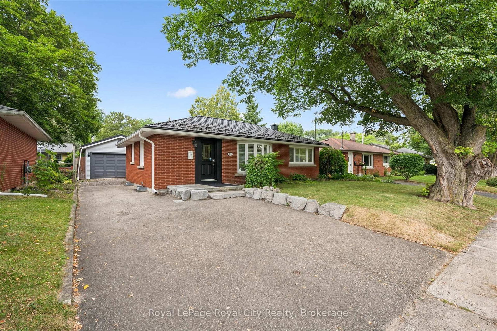 10 Sumac Place • Guelph, ON photo 5