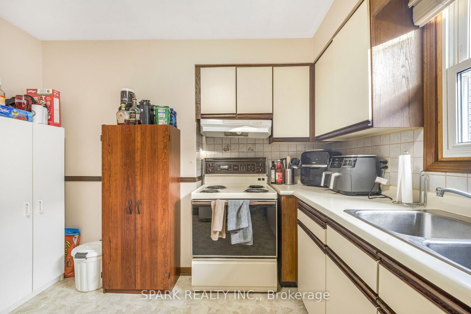 28 Lampman Crescent • Thorold, ON photo 12