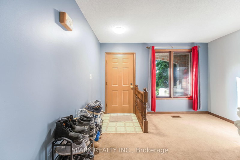 28 Lampman Crescent