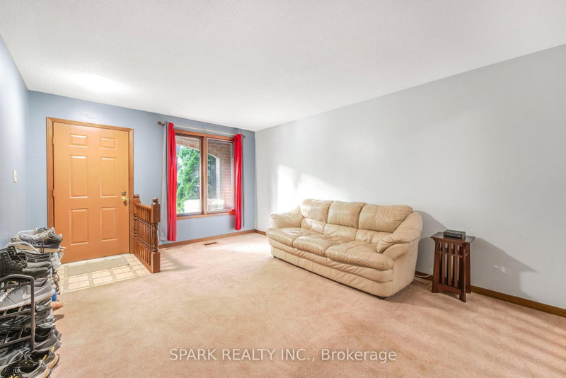 28 Lampman Crescent