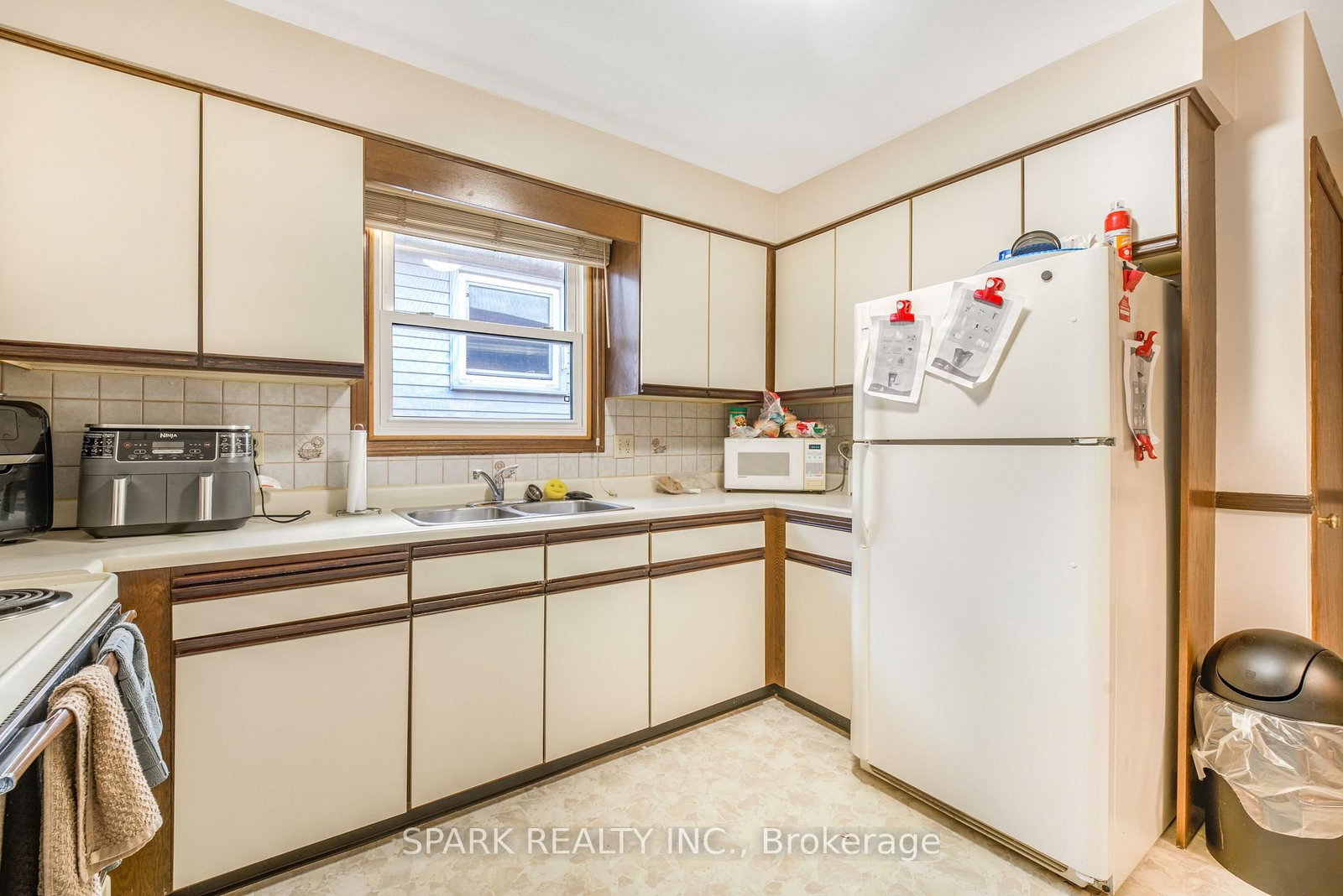 28 Lampman Crescent • Thorold, ON photo 9