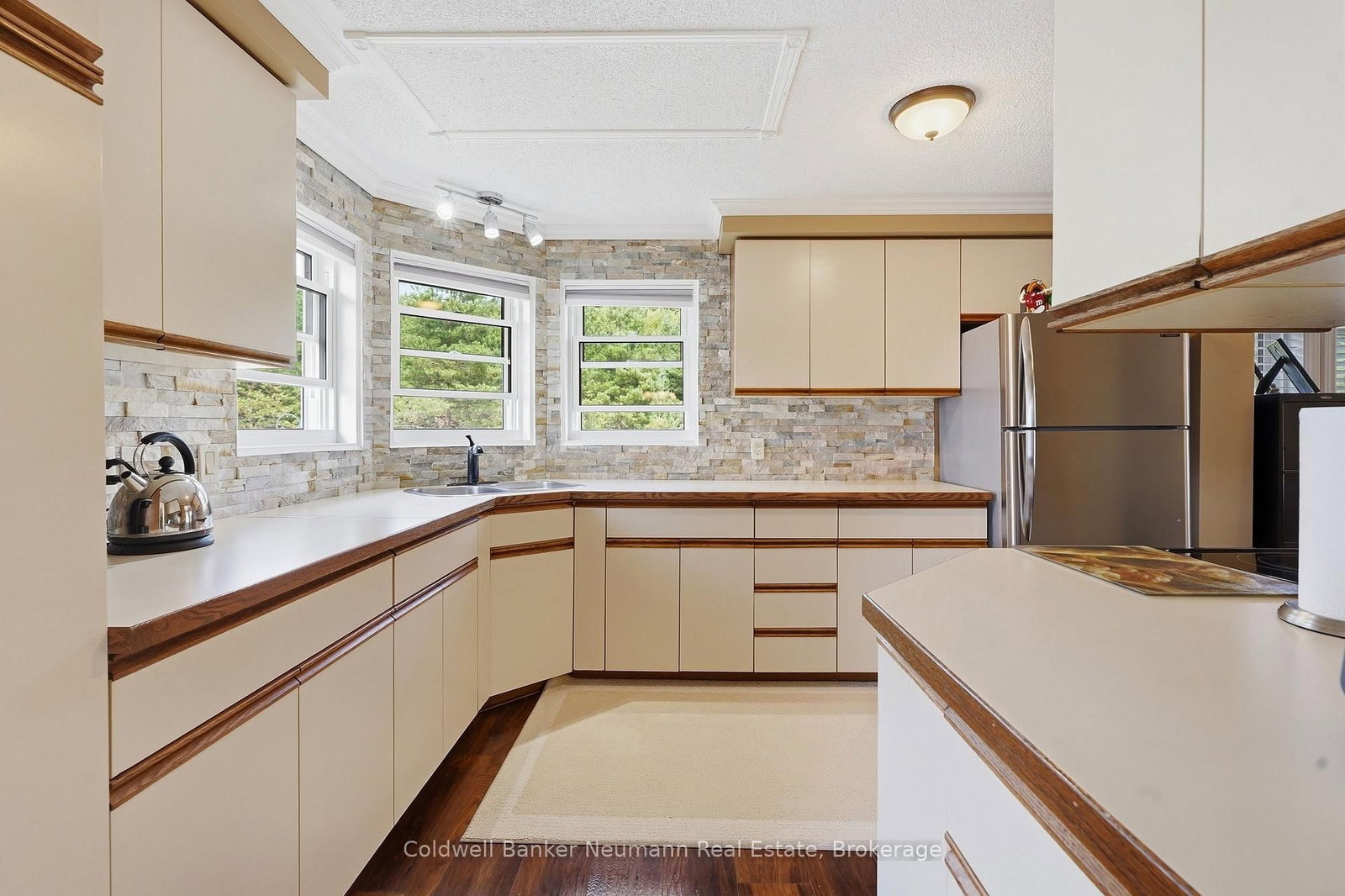 9 Basswood Road • Puslinch, ON photo 10