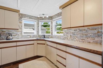 9 Basswood Road • Puslinch, ON photo 8