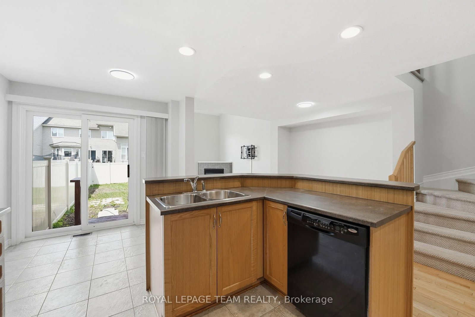 239 Tandalee Crescent • Ottawa, ON photo 11