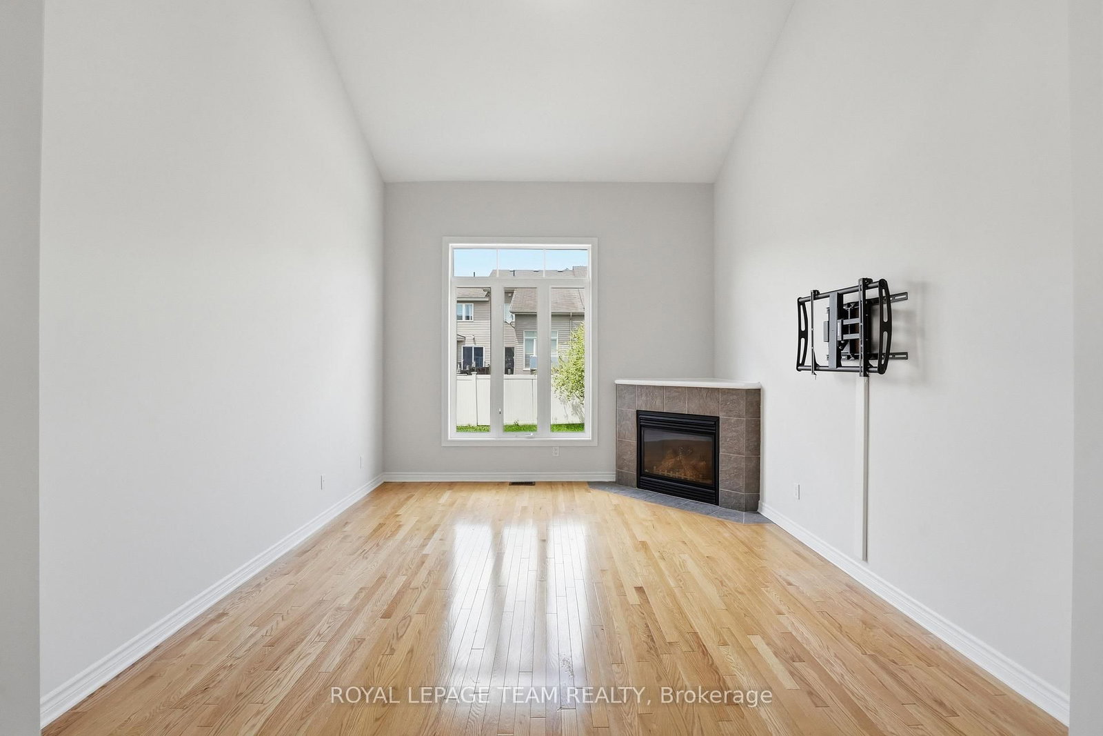 239 Tandalee Crescent • Ottawa, ON photo 15