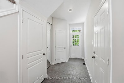 239 Tandalee Crescent • Ottawa, ON photo 4