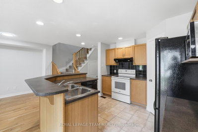 239 Tandalee Crescent • Ottawa, ON photo 7