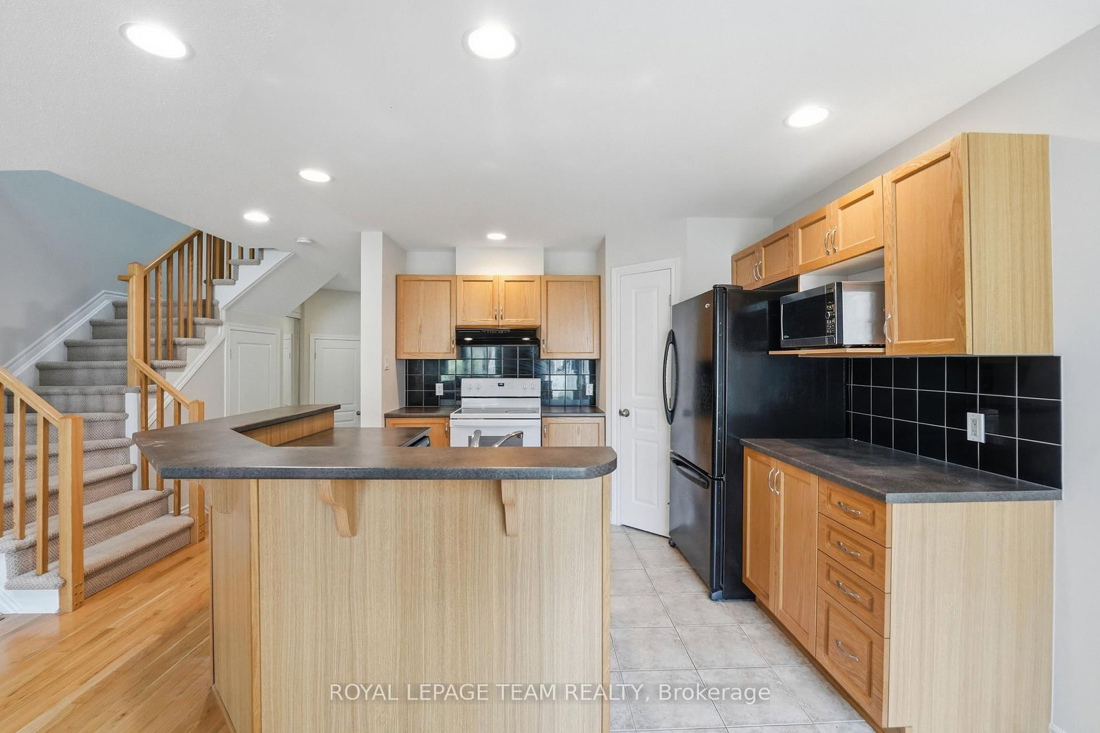 239 Tandalee Crescent • Ottawa, ON photo 8