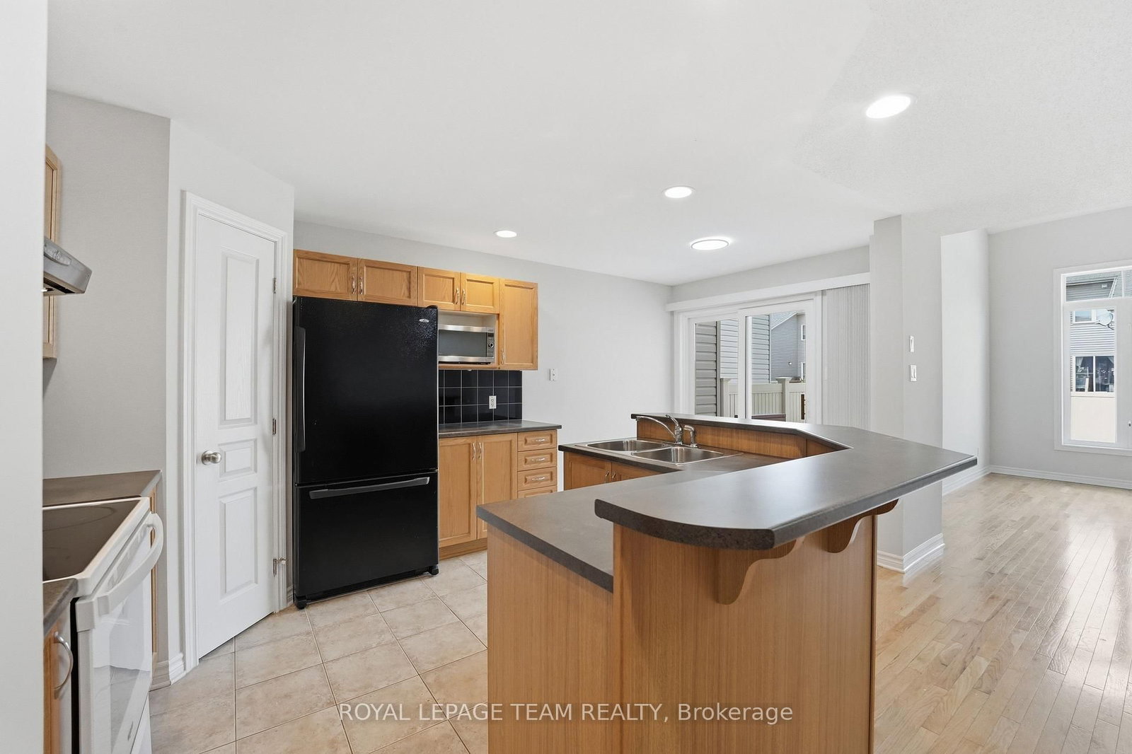 239 Tandalee Crescent • Ottawa, ON photo 9