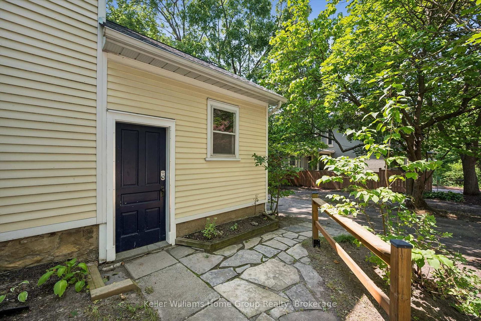 129 Suffolk Street W • Guelph, ON photo 36