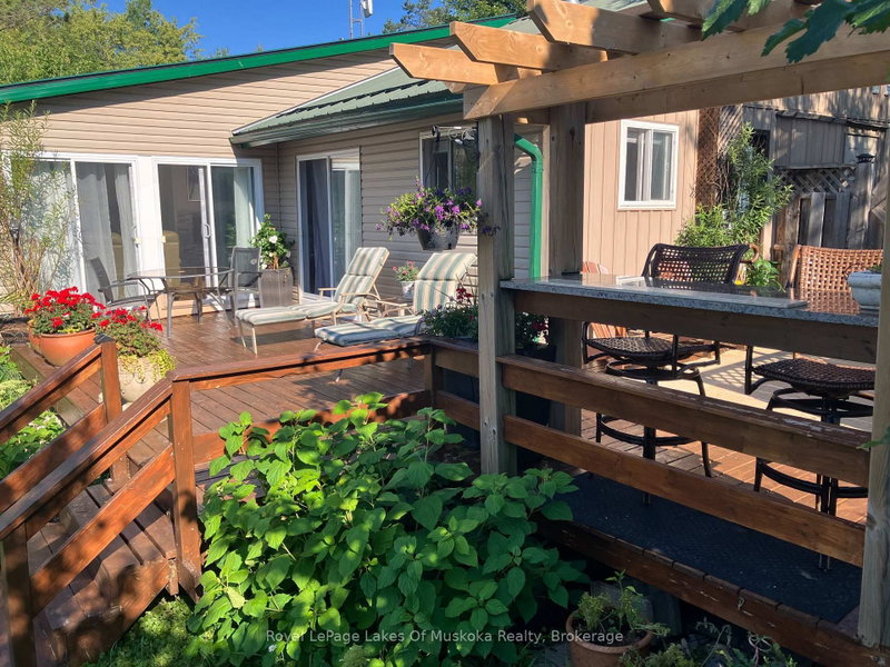1 - 1052 Cove Road