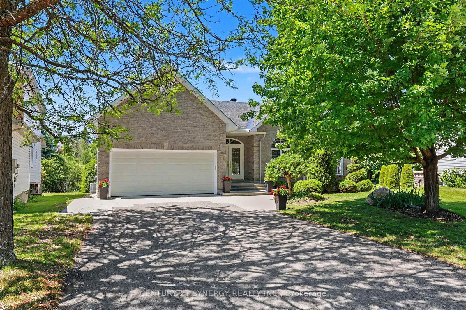 17 Warnock Court • Ottawa, ON photo 1