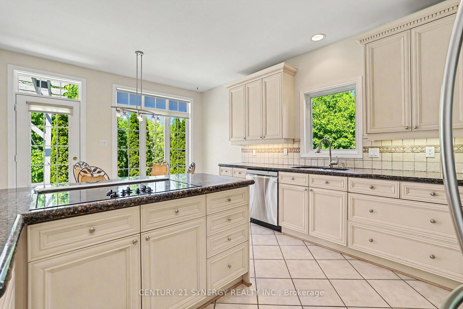 17 Warnock Court • Ottawa, ON photo 12