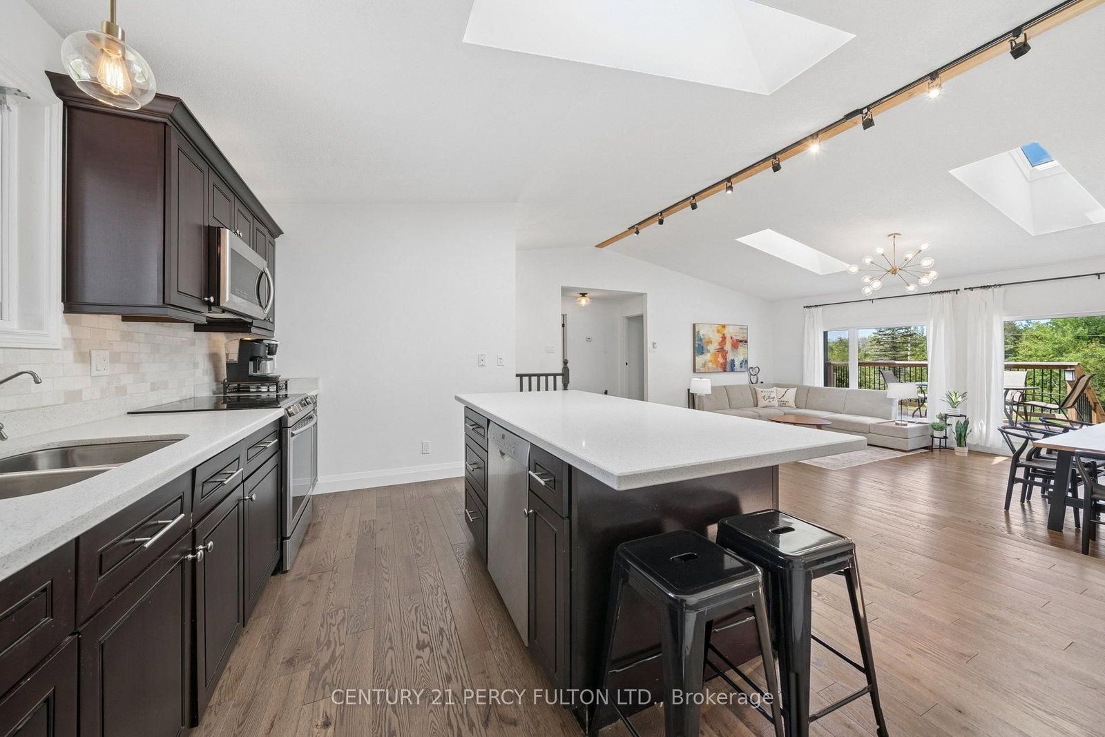 1935 Pratt's Marina Road • Selwyn, ON photo 11