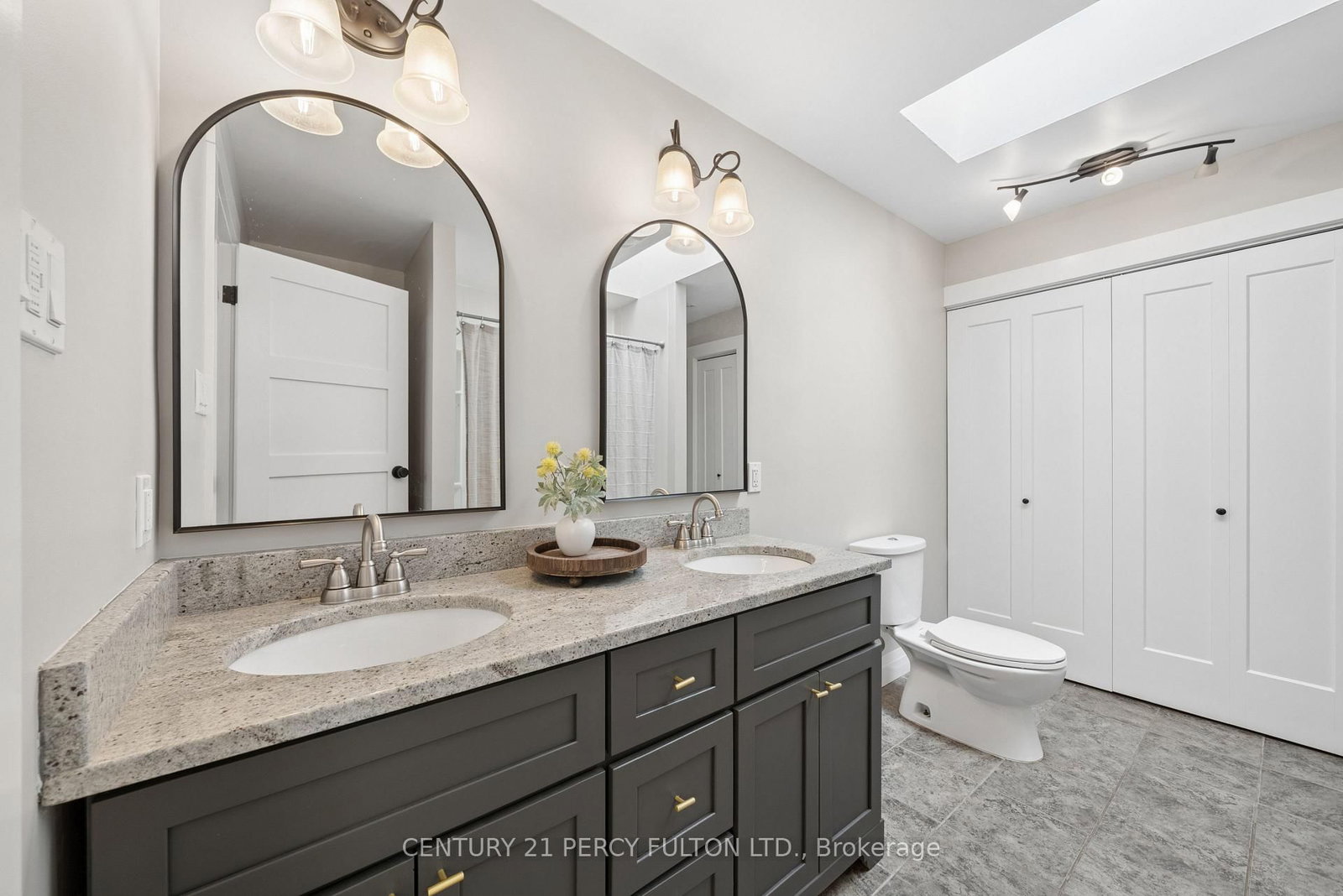 1935 Pratt's Marina Road • Selwyn, ON photo 19