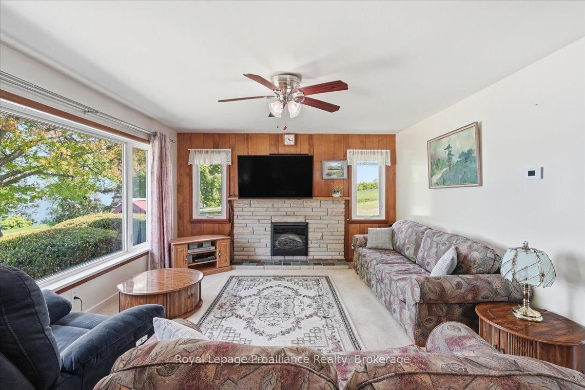 906 N Big Island Road • Prince Edward County, ON photo 11