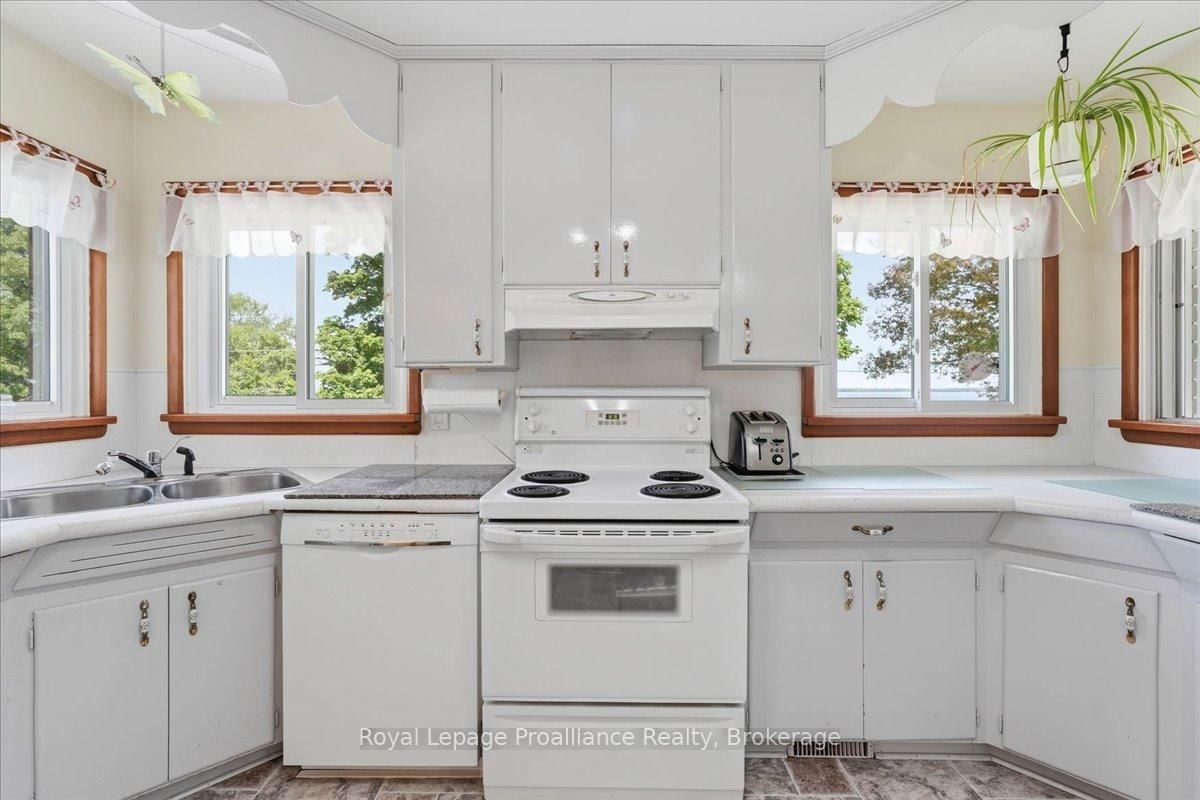 906 N Big Island Road • Prince Edward County, ON photo 15